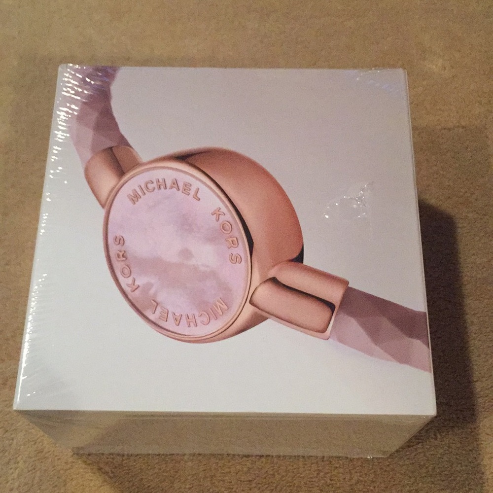 Michael Kors fitness tracker